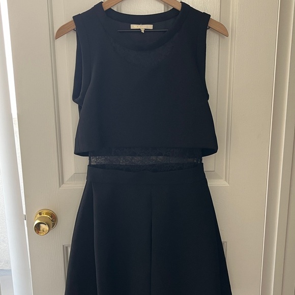 Black Dress - Picture 7 of 7